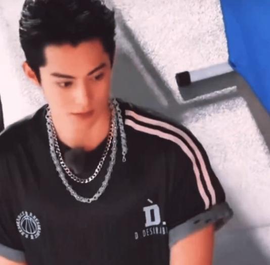 王鹤棣娱乐吃瓜视频,揭秘明星幕后趣事