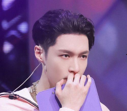 娱乐吃瓜华晨宇,娱乐界的瓜王，揭秘他的音乐与生活